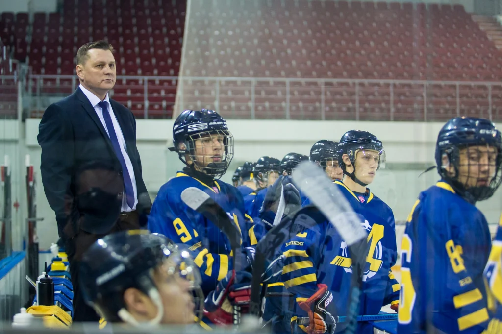 Расписание тренировок и набор в школу хоккея
